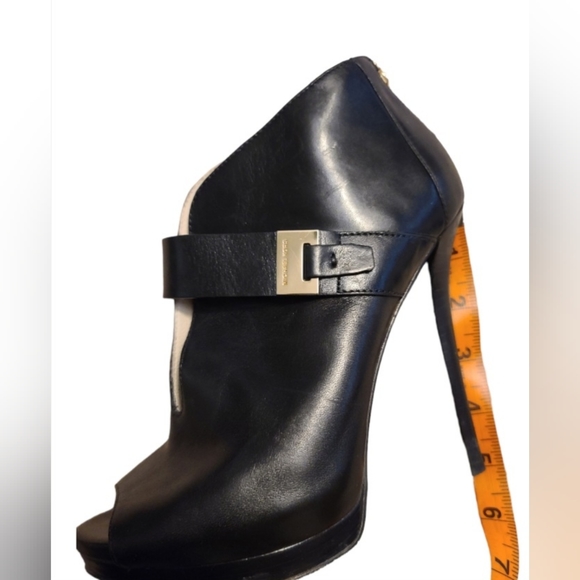 Michael kors Shoes. - Picture 4 of 4